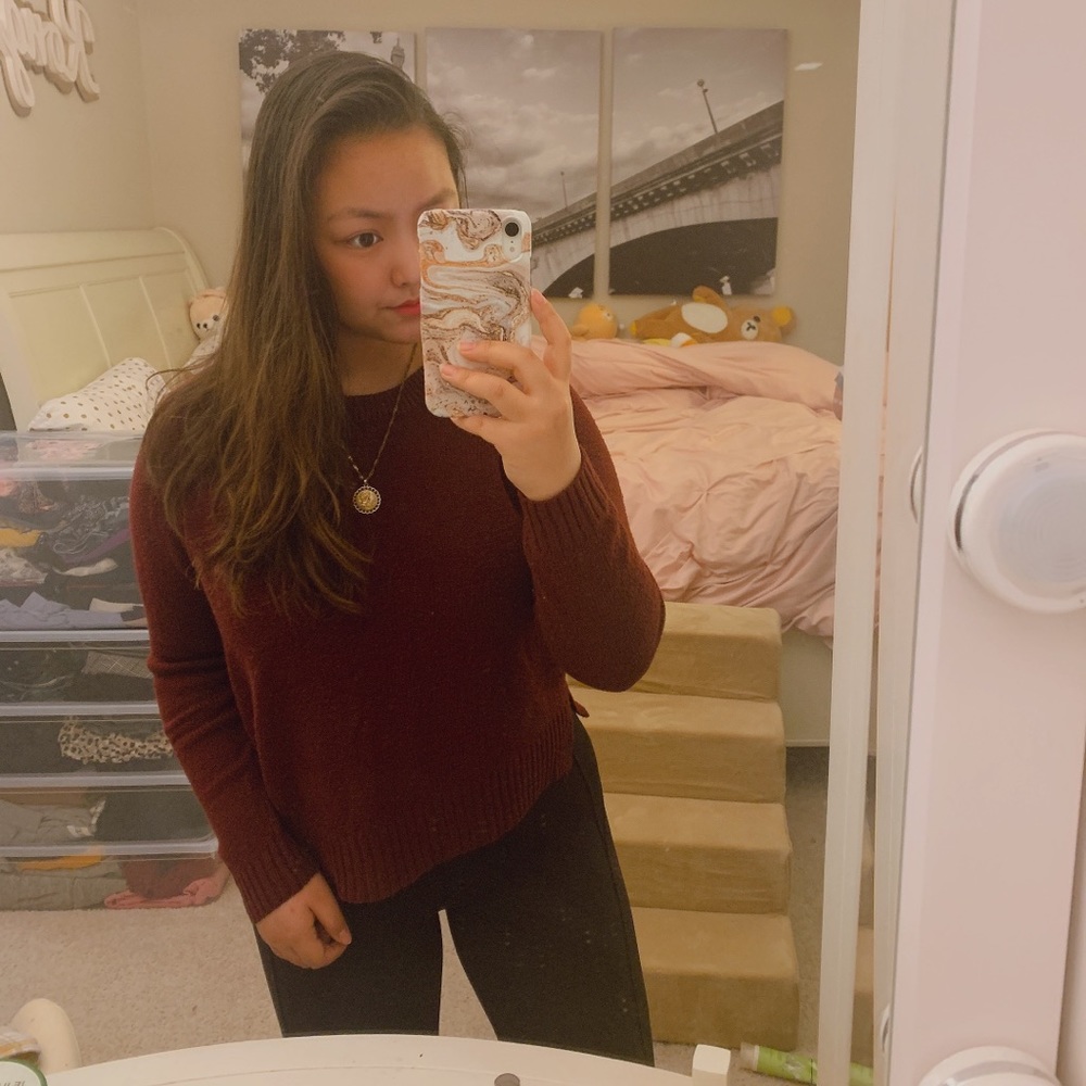 🦋 H&M Burgundy Sweater